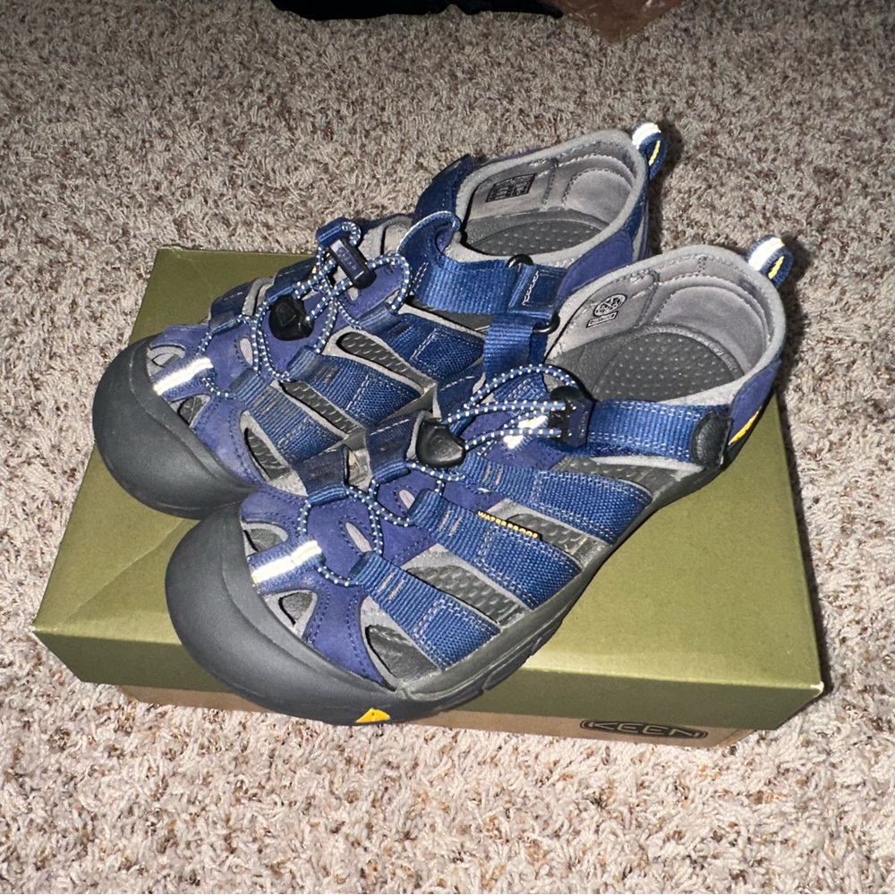 Boys Keen Navy Sandals Size 5
